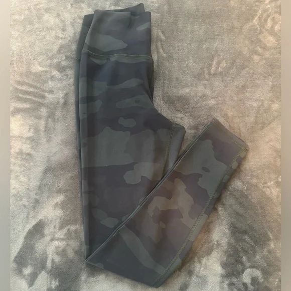 Alo High Waist Vapor leggings, Green Camo - Picture 2 of 3